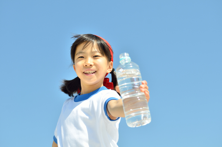 Hidratação: o que e quanto as crianças devem beber