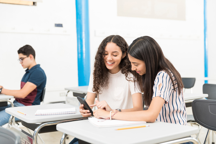 Uso de celular na sala de aula: sim ou não?