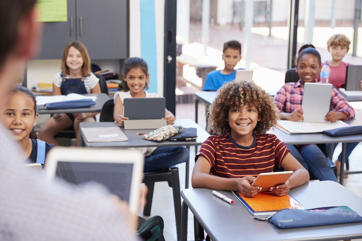 A importância da segurança dos filhos na escola: como garantir que eles estejam seguros durante o transporte e na instituição educacional